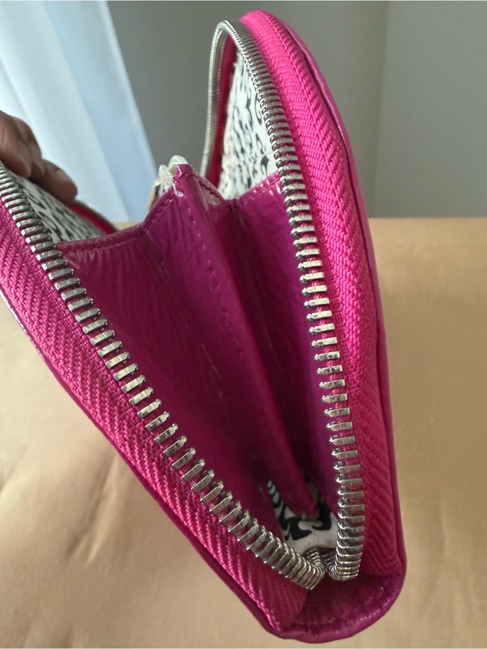 HOBO Magenta Pink Patent Leather Half-Moon Clutch/Wallet Pleated - Picture 4 of 12